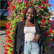 Une personne passionné de langue depuis son jeune âge qui donne des cours à tous niveaux donc jusqu’à fin terminale